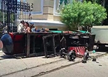 Susto en el Centenario: trenecito se descarrila y deja tres lesionados