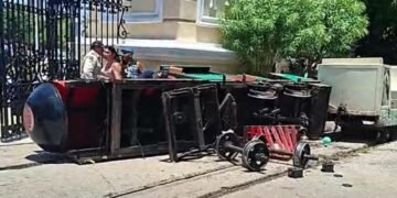 Susto en el Centenario: trenecito se descarrila y deja tres lesionados