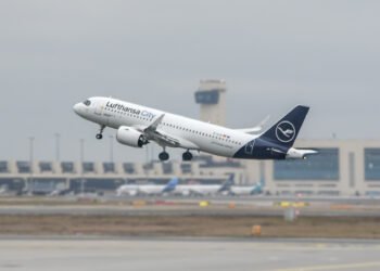 ¿Viajas a Europa? Tu vuelo podría encarecerse por ajustes ante alza del combustible