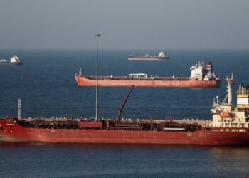 Irán reabre el estrecho de Ormuz durante alto al fuego; Trump asegura que no volverá a cerrarse