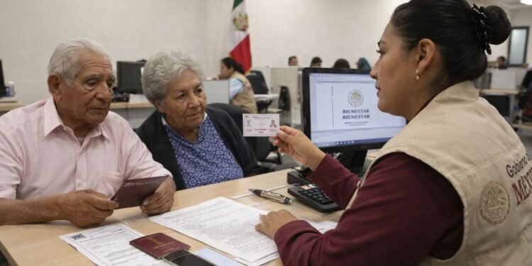 Credencialización para sistema de salud en México será accesible para connacionales en el exterior