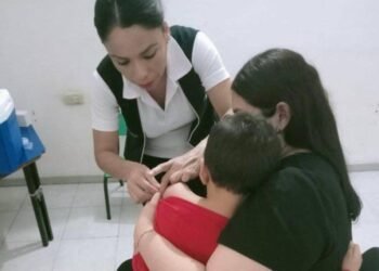 Baja intensidad del brote de sarampión en México mientras avanza vacunación masiva