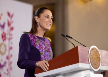 Sheinbaum se suma a cumbre de democracia en Barcelona