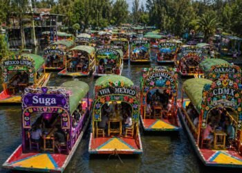 ¿Sin boletos para BTS? Fans arman plan con trajineras temáticas en Xochimilco
