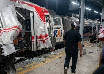 ¿Qué pasó en Yakarta? Así fue el choque de trenes que dejó al menos 4 muertos