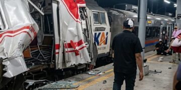 ¿Qué pasó en Yakarta? Así fue el choque de trenes que dejó al menos 4 muertos