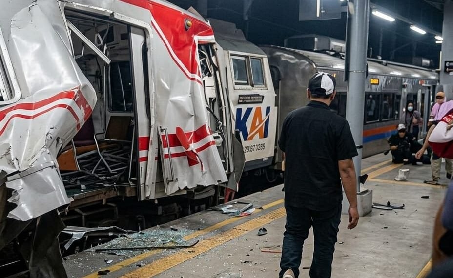 ¿Qué pasó en Yakarta? Así fue el choque de trenes que dejó al menos 4 muertos