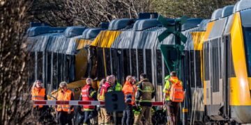 ¡Impacto brutal! Tren contra tren deja heridos críticos, ¿en dónde ocurrió?