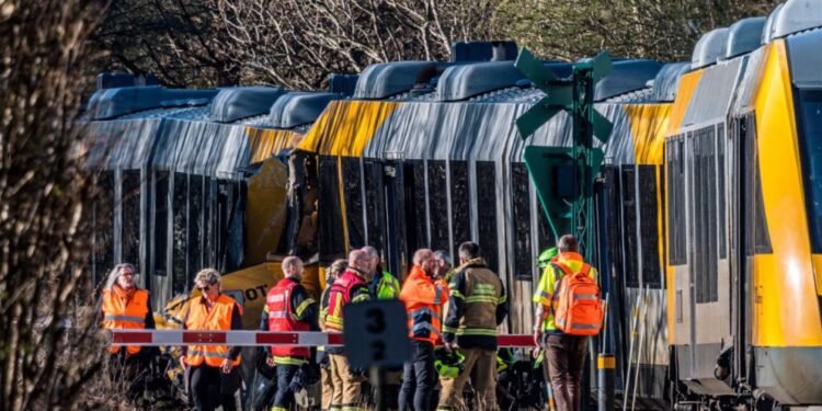 ¡Impacto brutal! Tren contra tren deja heridos críticos, ¿en dónde ocurrió?