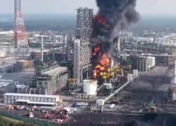 Incendio en Dos Bocas es controlado; no hay lesionados, informa Sheinbaum