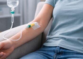 Confirman 8 fallecidos por casos ligados a sueros vitaminados