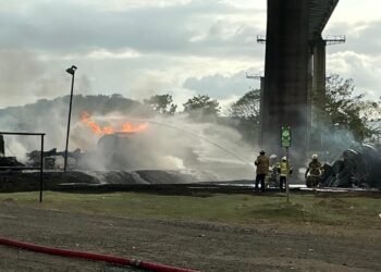 Incendio de camiones cisterna en Panamá deja heridos y activa operativo