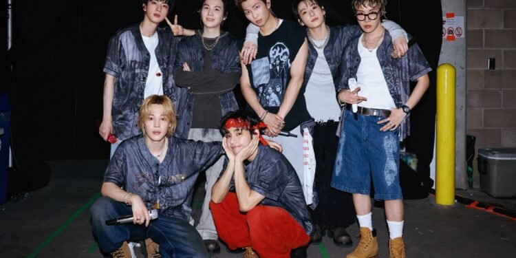 Fans de BTS denuncian favoritismo y presunta corrupción en venta de mercancía en CDMX