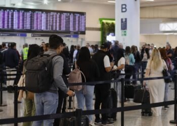 Aerolíneas mexicanas refuerzan controles por ébola; estas personas no podrán ingresar