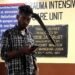 ¡Insólito! Hombre llega consciente a hospital en India con machete en la cabeza