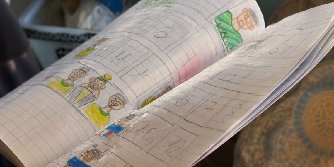 El álbum más viral del Mundial no es Panini; un niño lo hizo con cartón y plumones