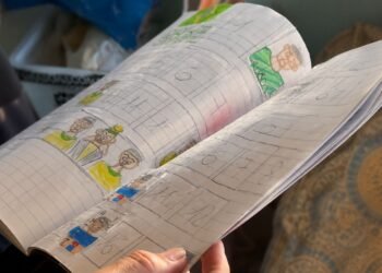 El álbum más viral del Mundial no es Panini; un niño lo hizo con cartón y plumones