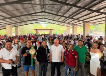 Rafa Marín Mollinedo suma diálogo con docentes y mototaxistas en QRoo