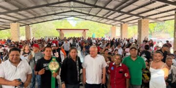 Rafa Marín Mollinedo suma diálogo con docentes y mototaxistas en QRoo