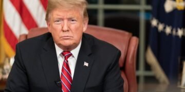 “Estoy preocupado”: Trump rompe el silencio por el brote de Ébola