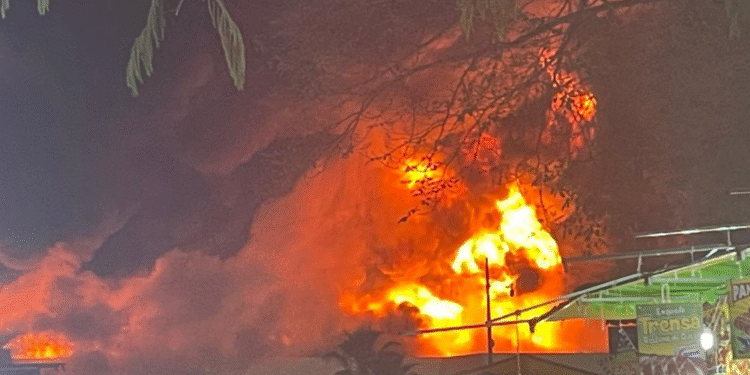 Fuego y pánico en la Feria Tabasco: hay 5 muertos y cientos de afectados