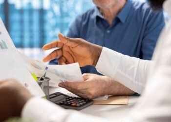 Tu ingreso extra en riesgo: empresas advierten menor reparto. Esta es la razón