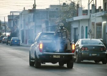¿Lluvias y dengue? Despliegan operativo de fumigación en los 106 municipios
