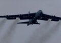 Se estrella bombardero B-52 de Estados Unidos minutos después de despegar