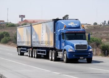 Asaltos y amenazas golpean rutas de suministro de alimentos al estado