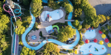 ¿Un día de diversión? Bebé nace de forma inesperada en un parque acuático de EU