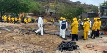 ¿Está controlada la fuga en Salina Cruz? Pemex dice que sí y avanza saneamiento