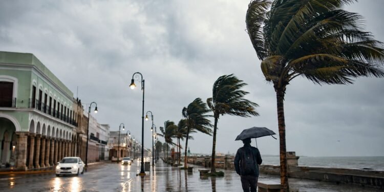 ¡Prepárate Yucatán! Vigilan posible formación ciclónica frente al Golfo mientras aumentan las lluvias