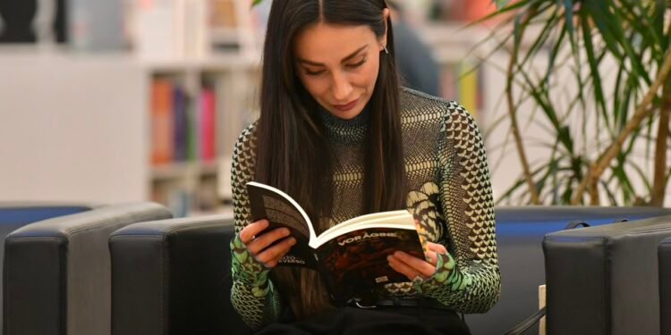 Rebeca Pal explora los laberintos del amor y la identidad en “Vorágine”