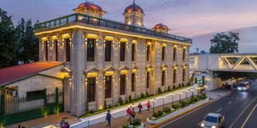 Bukele presume su nueva joya de salud pública: el Hospital Nacional Rosales