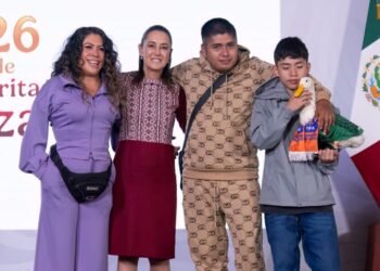 El Pato Merlín se cuela en la Mañanera. Esto es lo que pasó