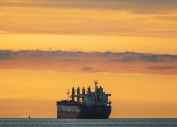 Irán cierra el Estrecho de Ormuz y lanza esta advertencia