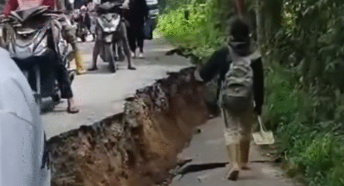 Terremoto de magnitud 6.7 golpea Indonesia; reportan daños y heridos