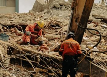 Mientras continúan los rescates, otro sismo pone en alerta a Venezuela
