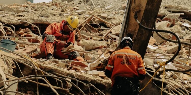 Mientras continúan los rescates, otro sismo pone en alerta a Venezuela
