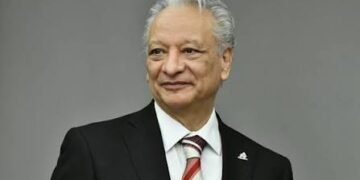 Acusan a exdirector de Pemex por violencia familiar