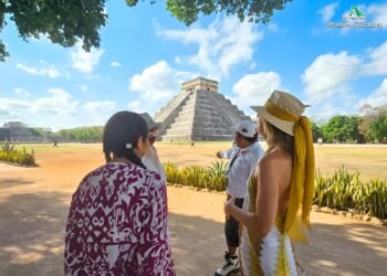 Guías turísticos llevan su crisis al Palacio de Gobierno; piden apoyo extraordinario