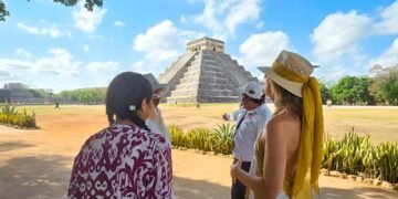 Guías turísticos llevan su crisis al Palacio de Gobierno; piden apoyo extraordinario