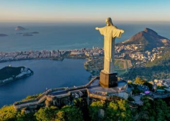 Ni las mejores selfis se salvan: el viento hizo de las suyas en el Cristo Redentor