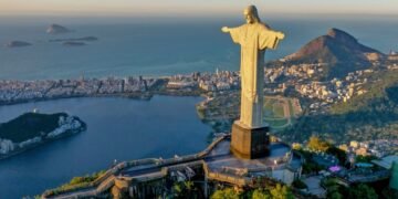 Ni las mejores selfis se salvan: el viento hizo de las suyas en el Cristo Redentor