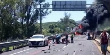 Tragedia en la autopista Guadalajara-Tepic deja al menos 10 muertos; mantienen cierre total en Plan de Barrancas