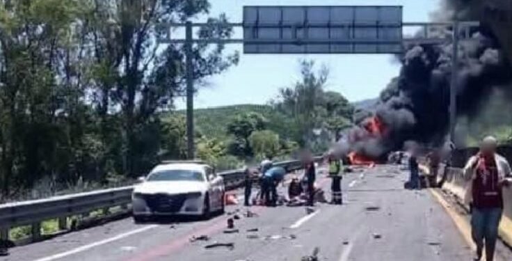 Tragedia en la autopista Guadalajara-Tepic deja al menos 10 muertos; mantienen cierre total en Plan de Barrancas