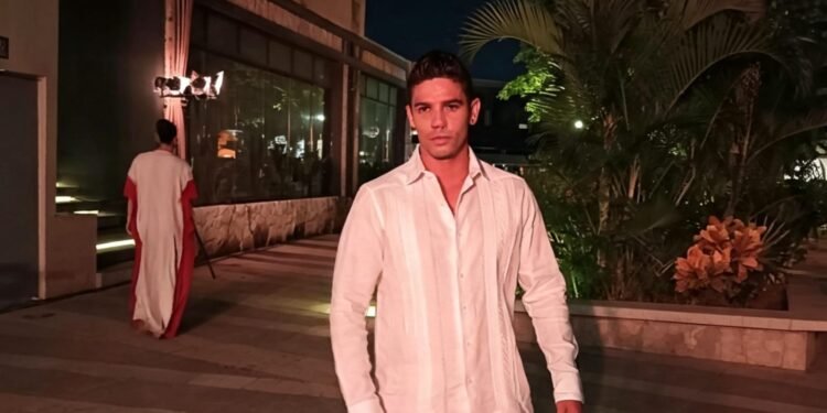 Yucatán presume su moda al mundo con una colección que apuesta por el lino y la tradición