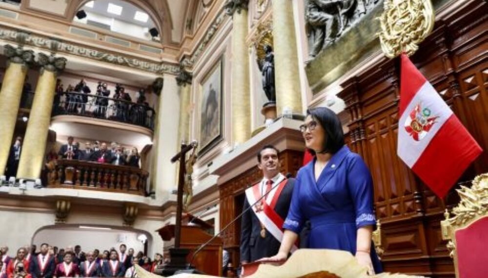 Entre aplausos y líderes internacionales, Keiko Fujimori toma el mando de Perú hasta 2031