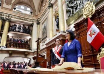 Entre aplausos y líderes internacionales, Keiko Fujimori toma el mando de Perú hasta 2031