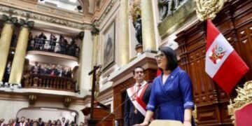 Entre aplausos y líderes internacionales, Keiko Fujimori toma el mando de Perú hasta 2031